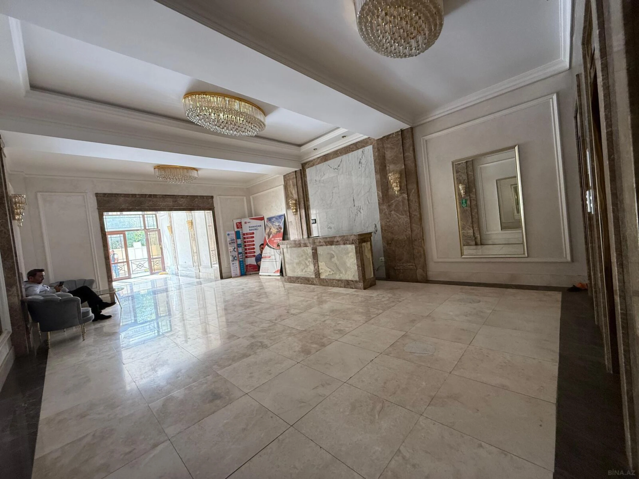 Satılır 4 otaqlı mənzil 230 m²