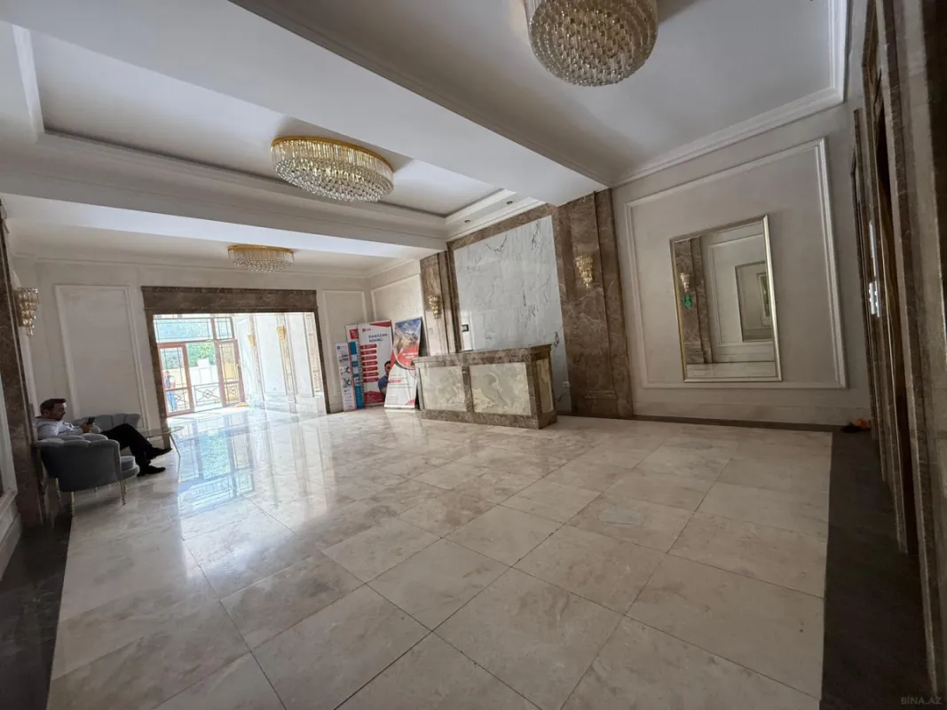 Satılır 4 otaqlı mənzil 230 m²