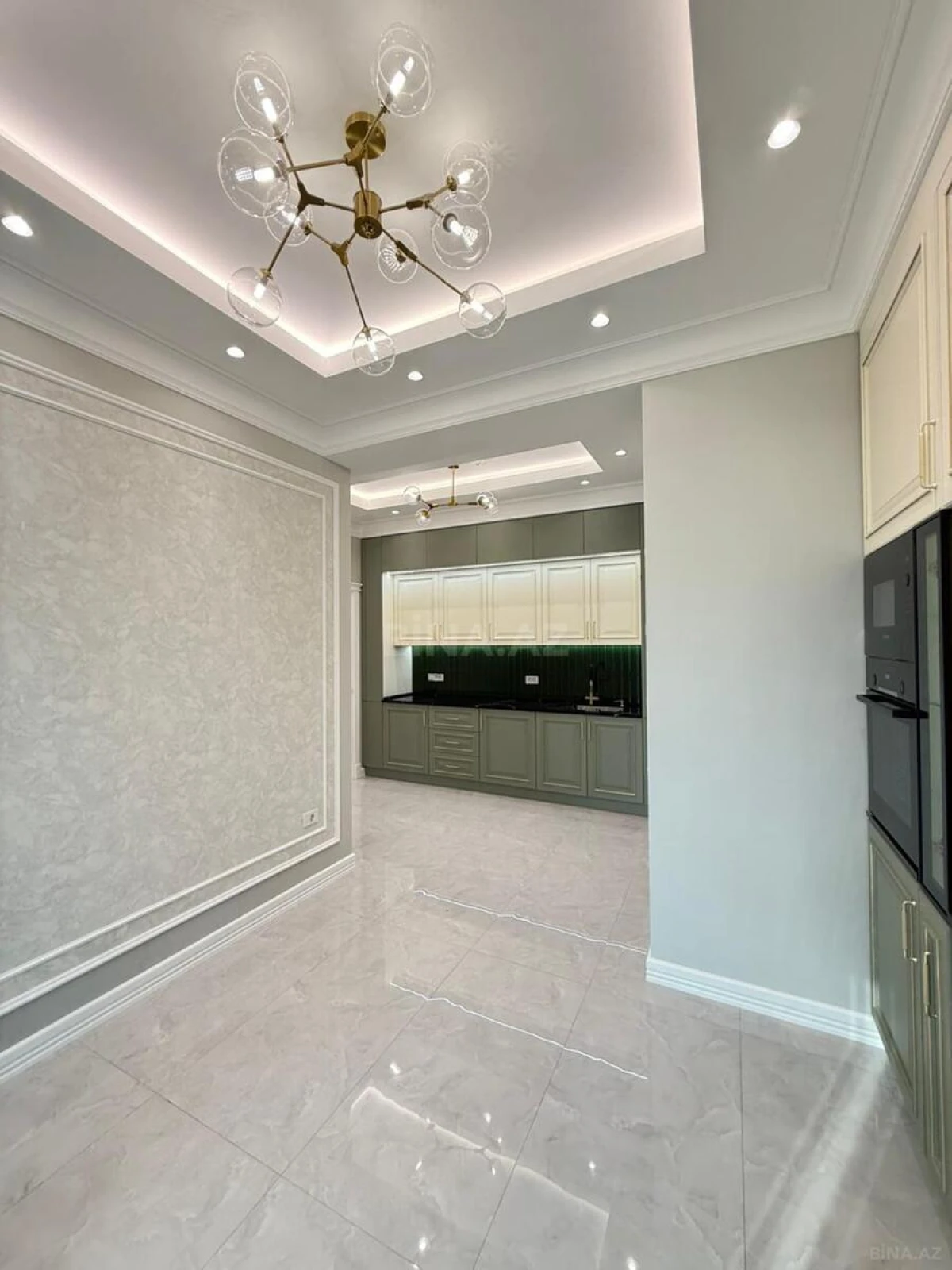 Satılır 4 otaqlı mənzil 180 m²