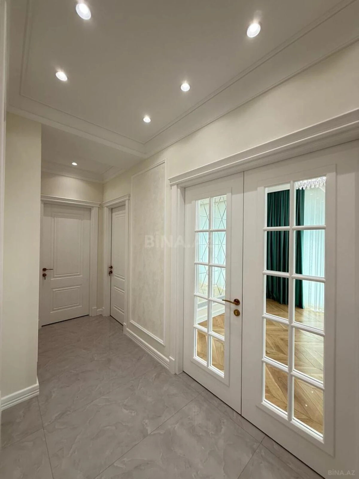 Satılır 4 otaqlı mənzil 180 m²