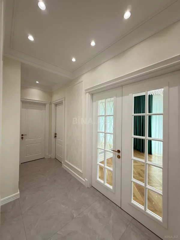 Satılır 4 otaqlı mənzil 180 m²