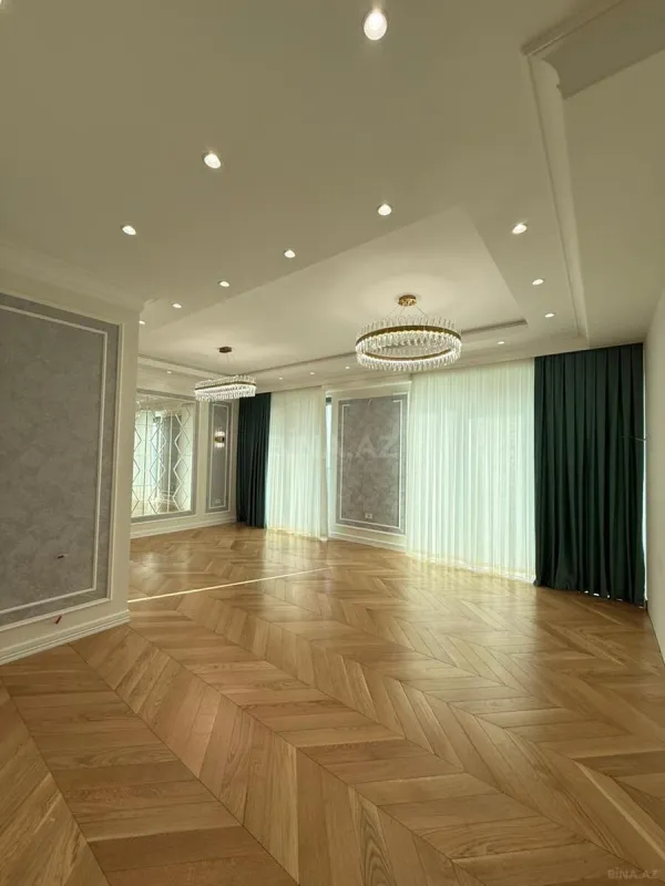 Satılır 4 otaqlı mənzil 180 m²