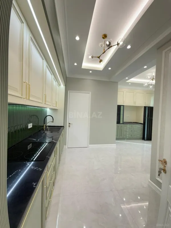 Satılır 4 otaqlı mənzil 180 m²