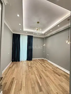 Satılır 4 otaqlı mənzil 180 m²