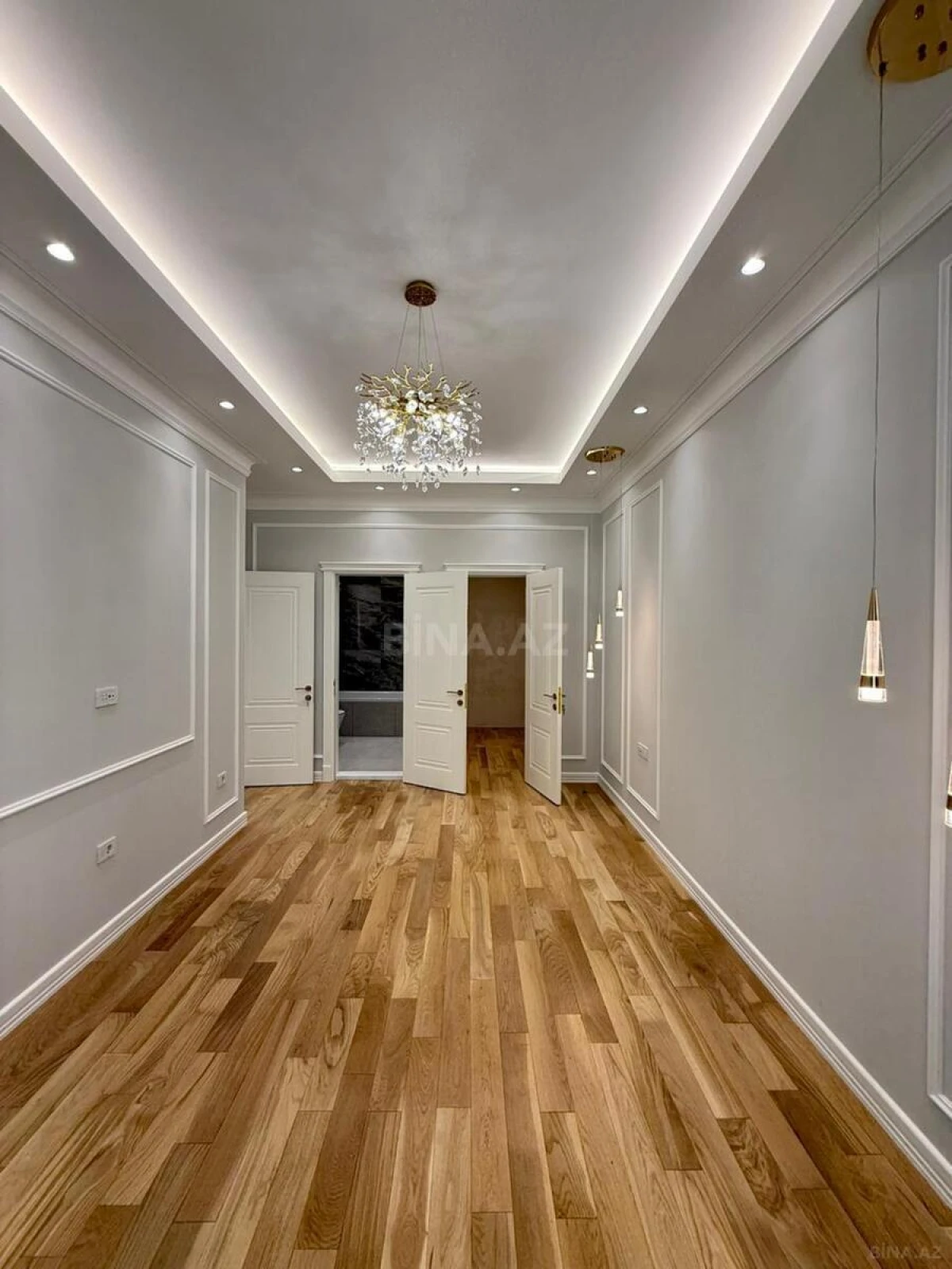 Satılır 4 otaqlı mənzil 180 m²