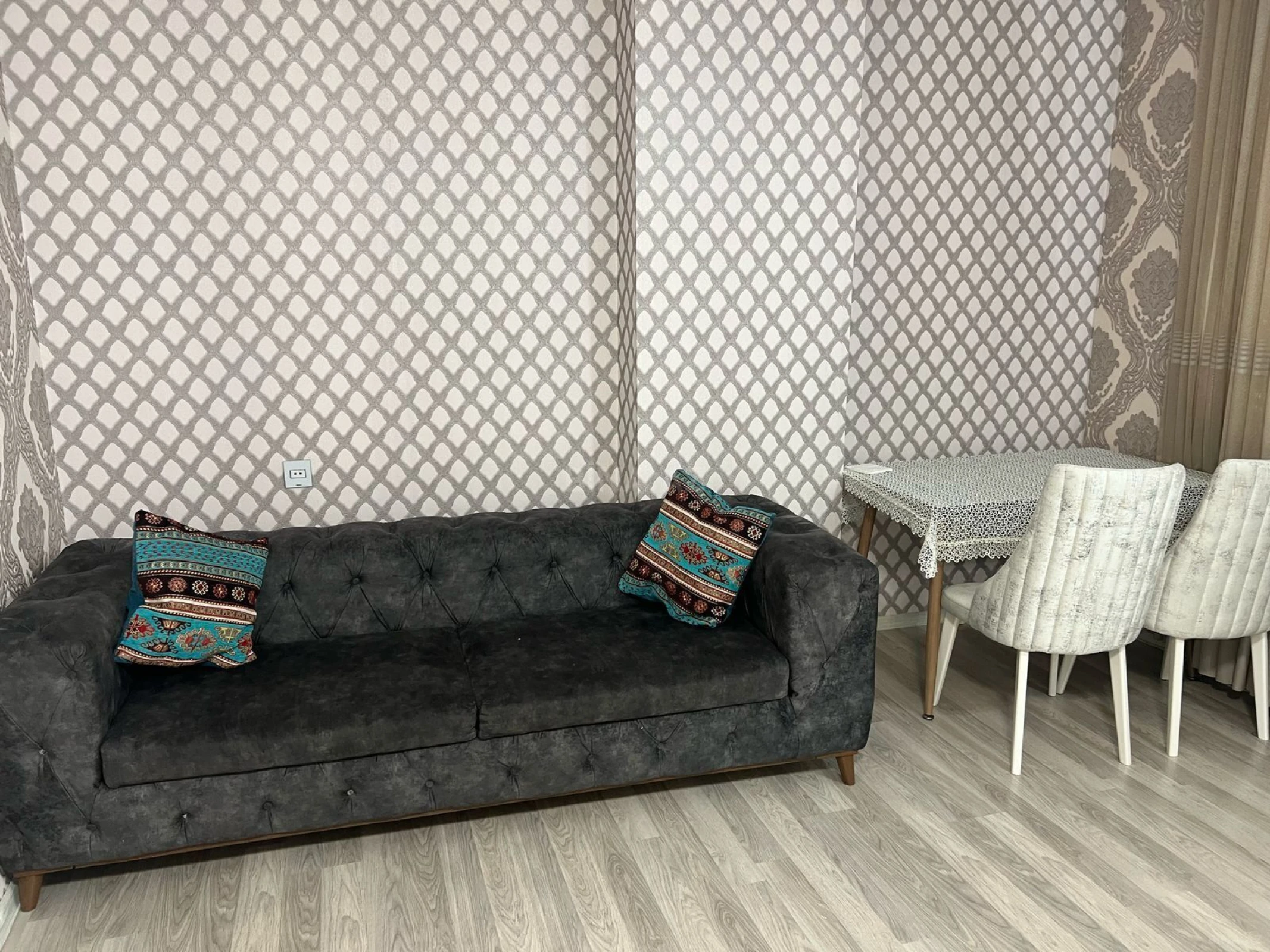 Kirayə verilir 2 otaqlı mənzil 80 m²