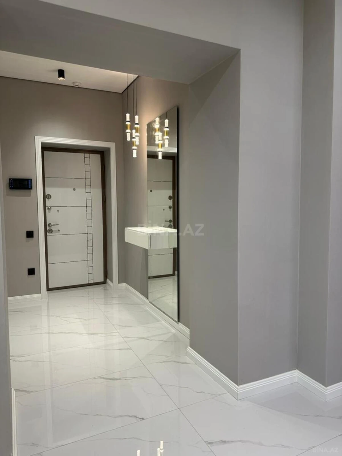 Satılır 3 otaqlı mənzil 110 m²