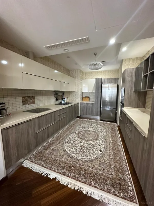Kirayə verilir 2 otaqlı mənzil 82 m²