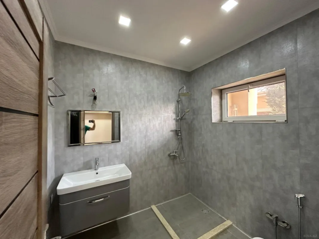 Satılır 6 otaqlı həyət evi 300 m²