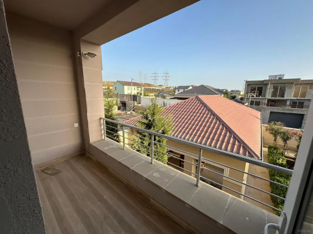 Satılır 6 otaqlı həyət evi 300 m²
