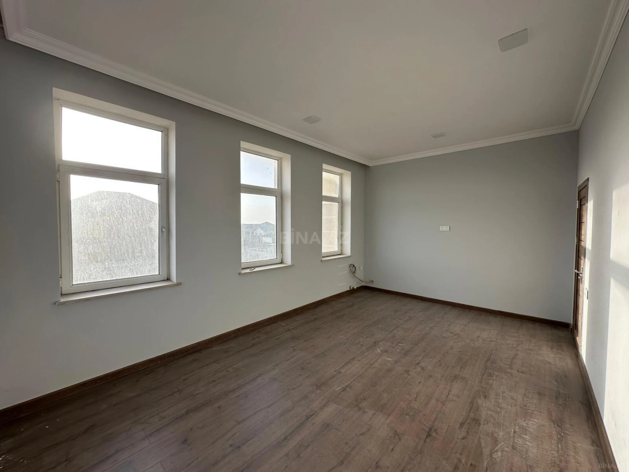 Satılır 6 otaqlı həyət evi 300 m²