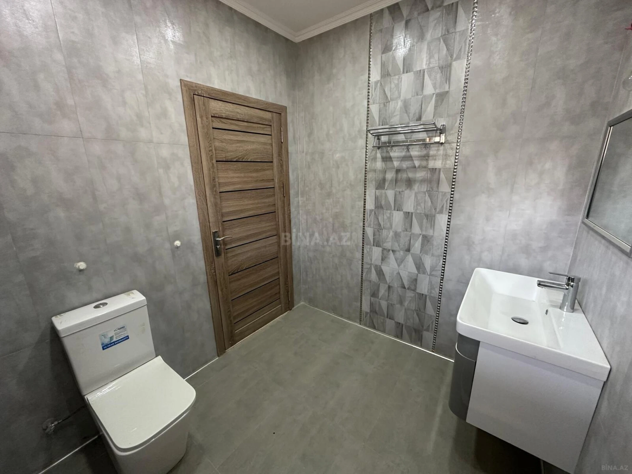Satılır 6 otaqlı həyət evi 300 m²
