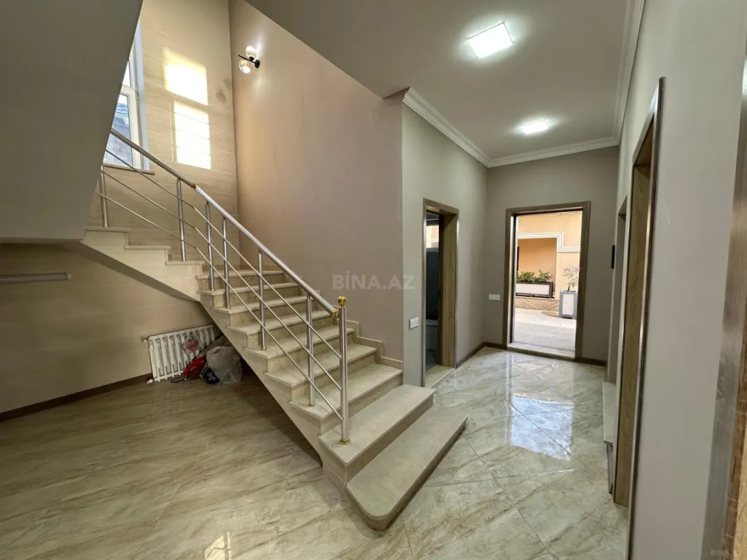 Satılır 6 otaqlı həyət evi 300 m²