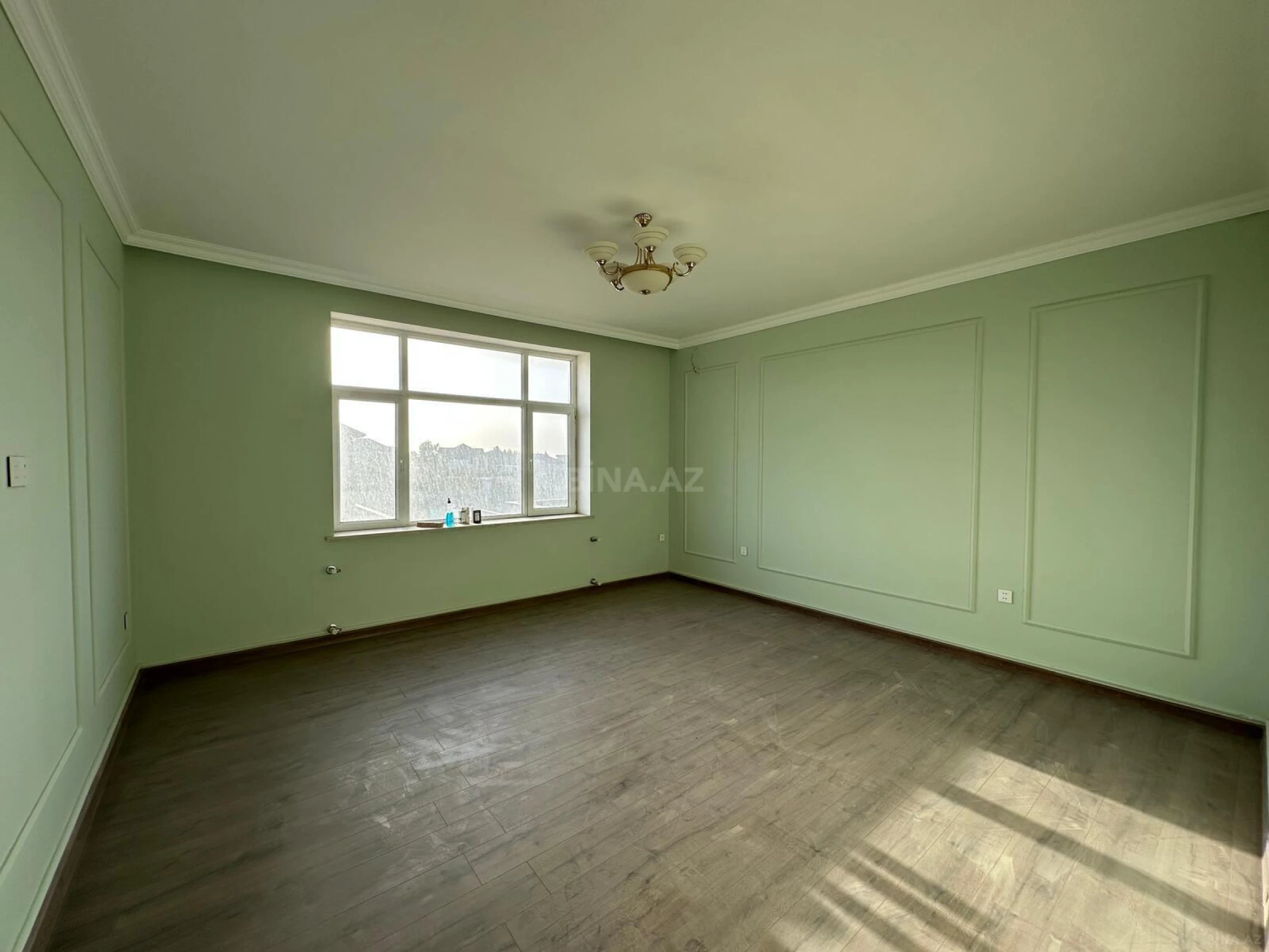 Satılır 6 otaqlı həyət evi 300 m²