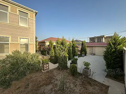 Satılır 6 otaqlı həyət evi 300 m²