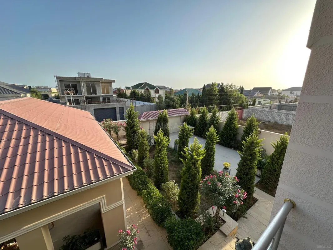 Satılır 6 otaqlı həyət evi 300 m²