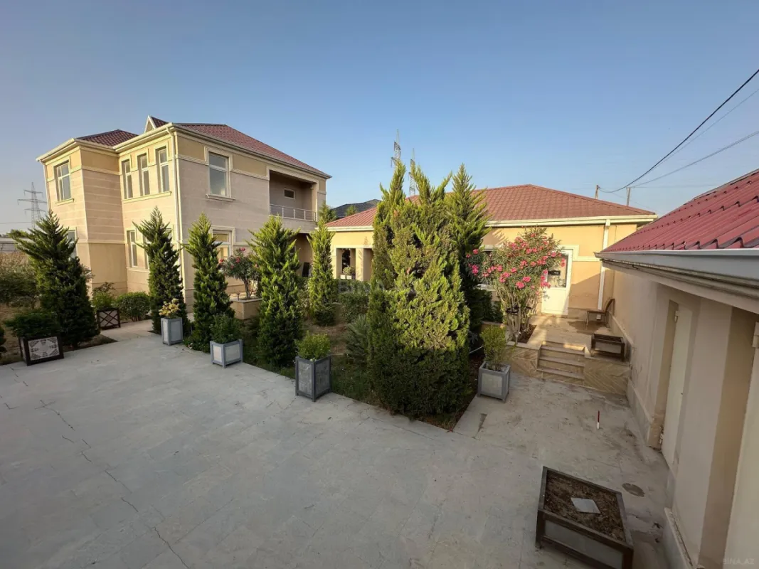 Satılır 6 otaqlı həyət evi 300 m²