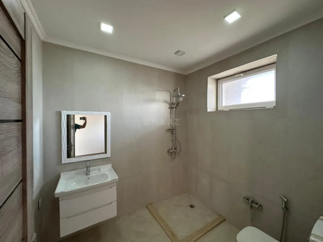 Satılır 6 otaqlı həyət evi 300 m²