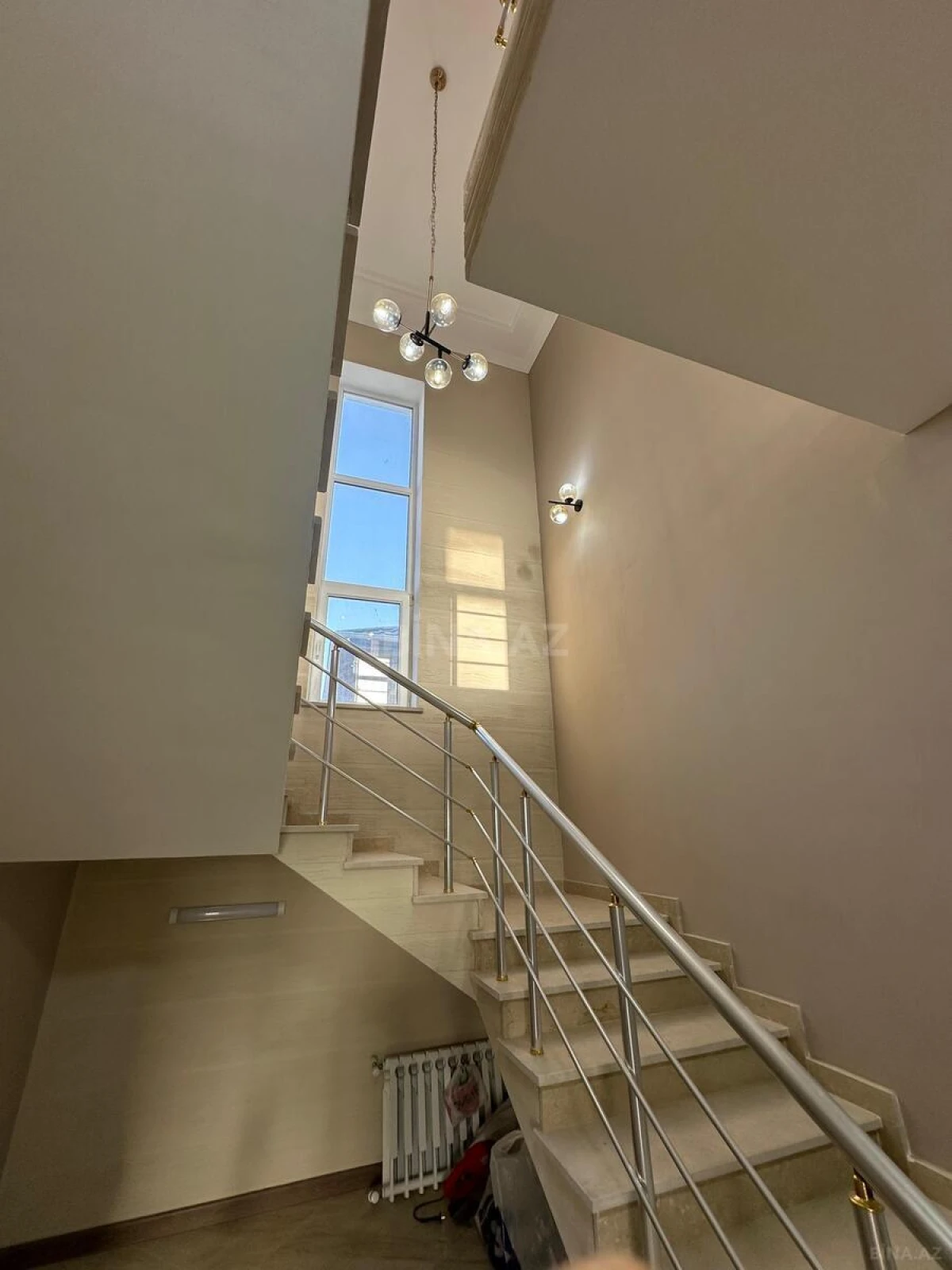 Satılır 6 otaqlı həyət evi 300 m²