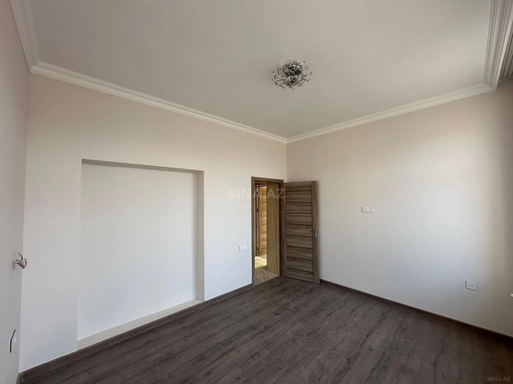 Satılır 6 otaqlı həyət evi 300 m²