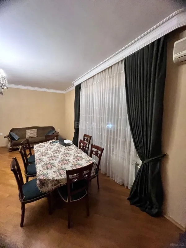 Satılır 4 otaqlı mənzil 191 m²