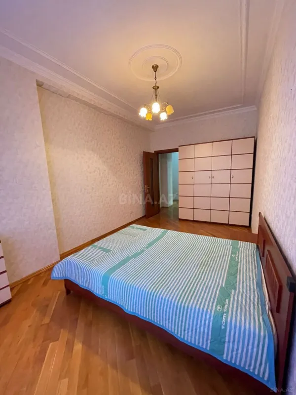 Kirayə verilir 4 otaqlı mənzil 200 m²