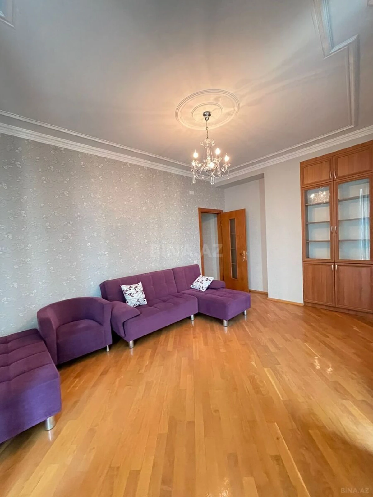 Kirayə verilir 4 otaqlı mənzil 200 m²