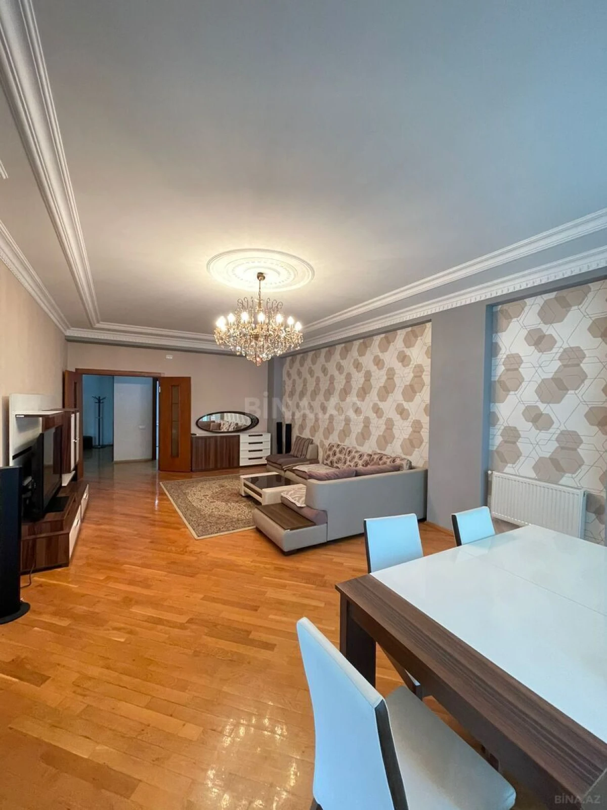 Kirayə verilir 4 otaqlı mənzil 200 m²