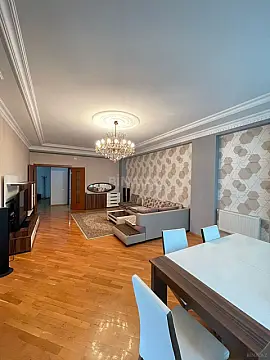 Kirayə verilir 4 otaqlı mənzil 200 m²