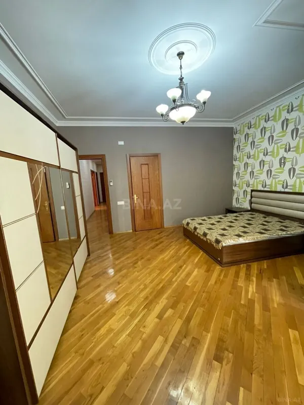 Kirayə verilir 4 otaqlı mənzil 200 m²