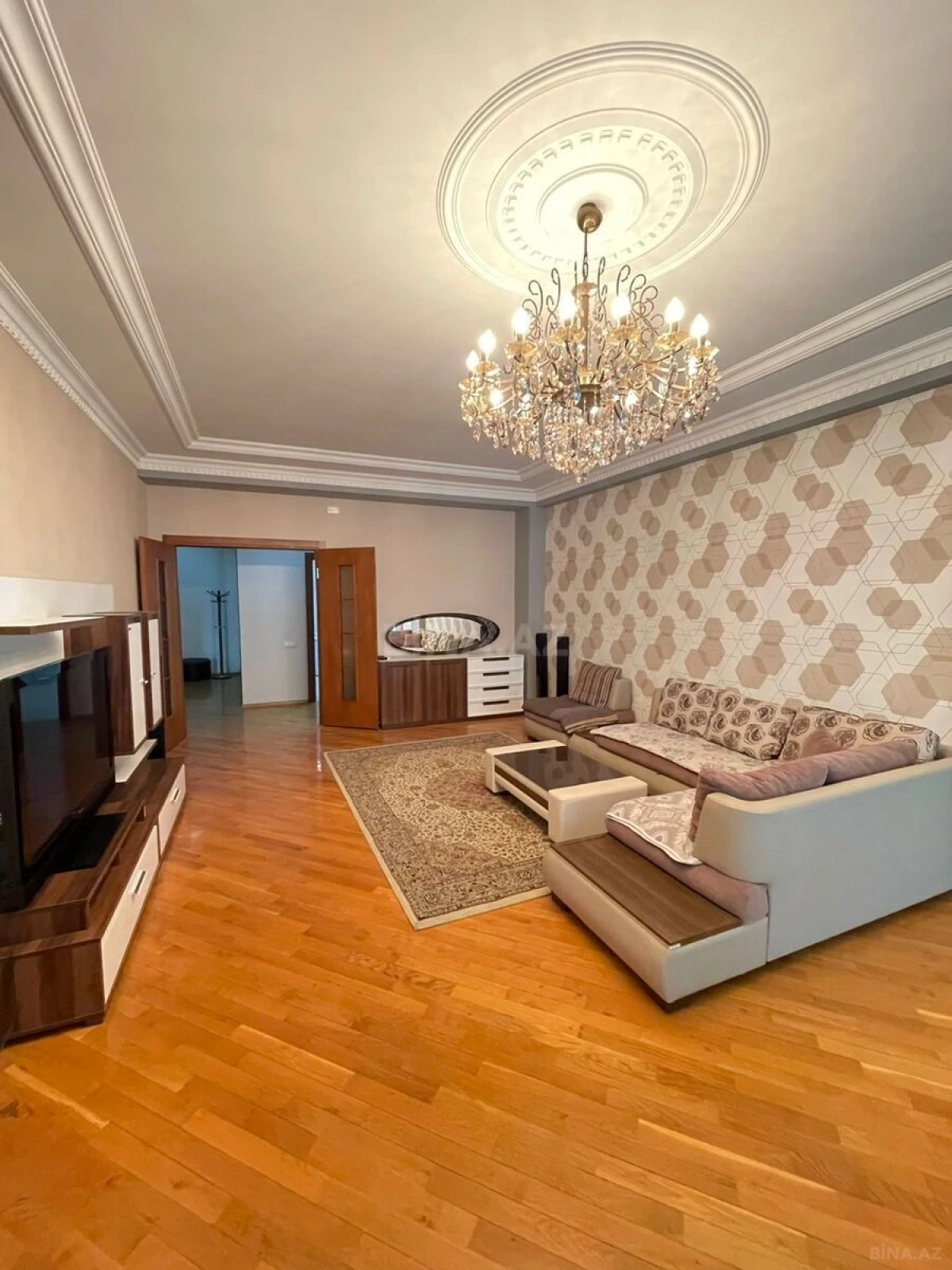 Kirayə verilir 4 otaqlı mənzil 200 m²