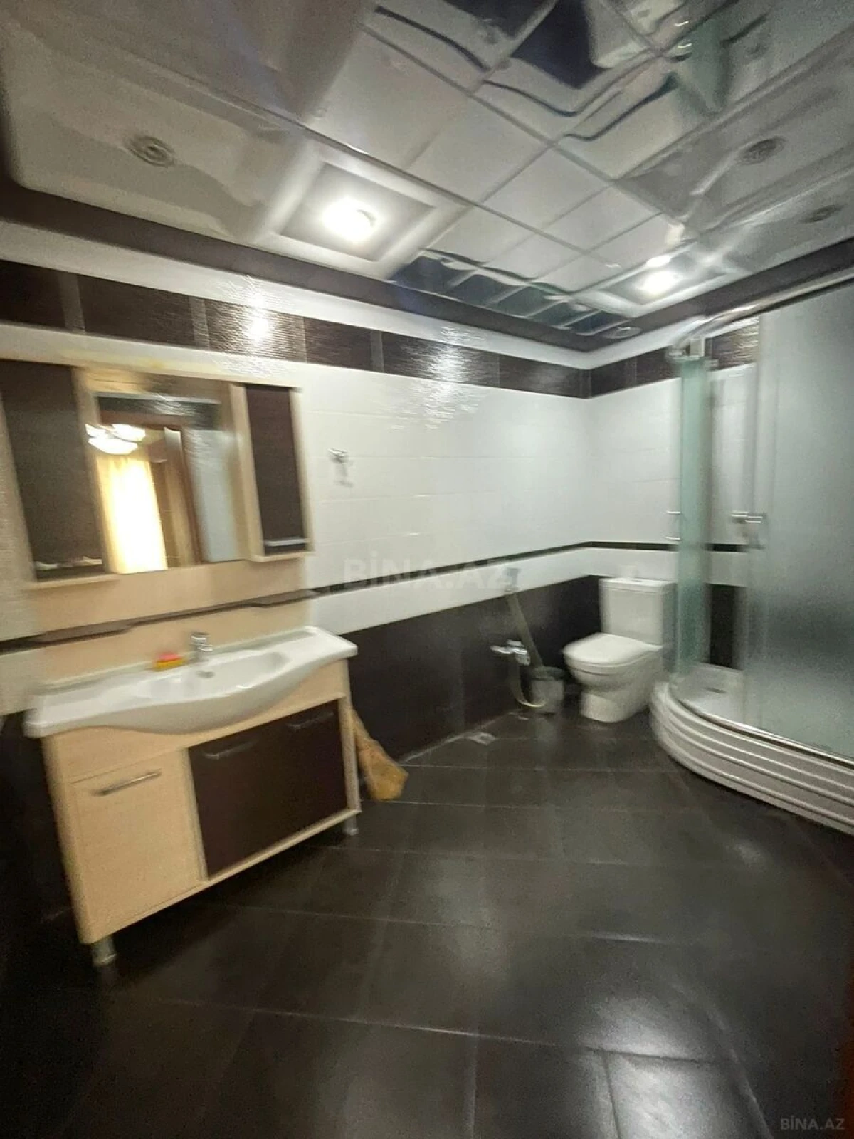 Kirayə verilir 4 otaqlı mənzil 200 m²