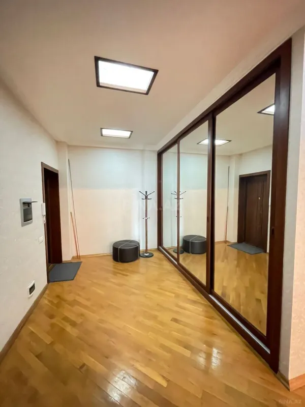 Kirayə verilir 4 otaqlı mənzil 200 m²
