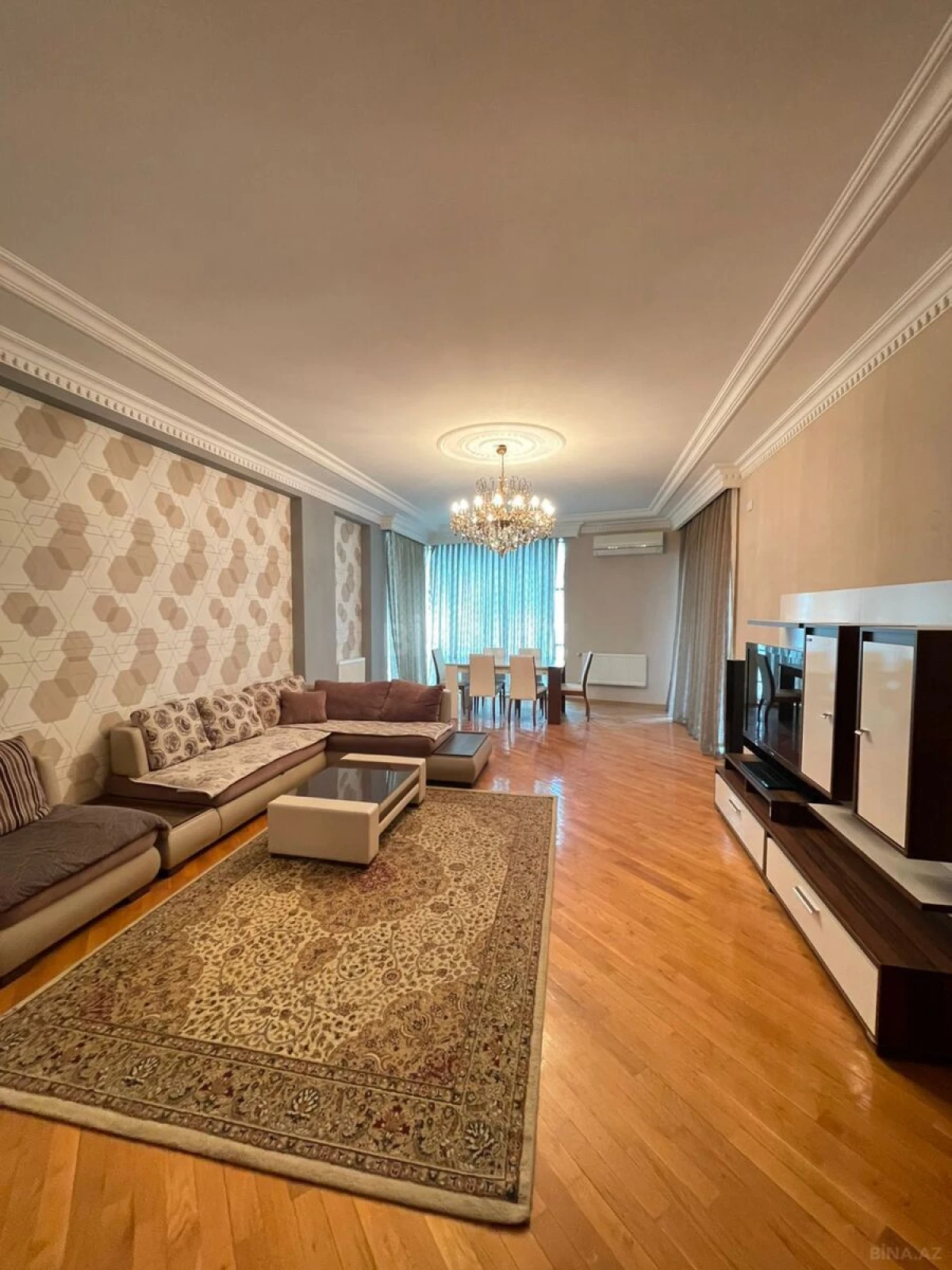 Kirayə verilir 4 otaqlı mənzil 200 m²