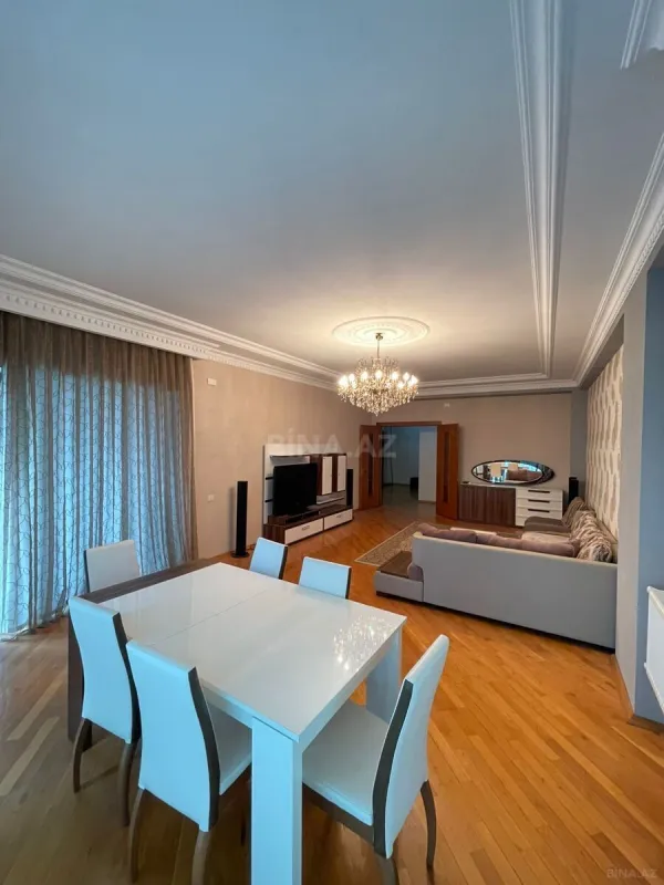 Kirayə verilir 4 otaqlı mənzil 200 m²