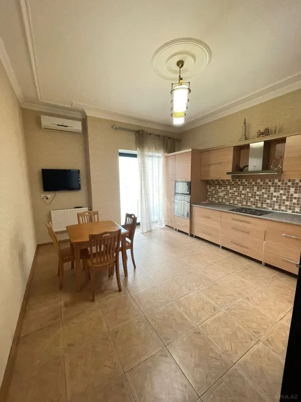 Kirayə verilir 4 otaqlı mənzil 200 m²