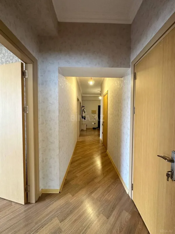 Satılır 3 otaqlı mənzil 117 m²