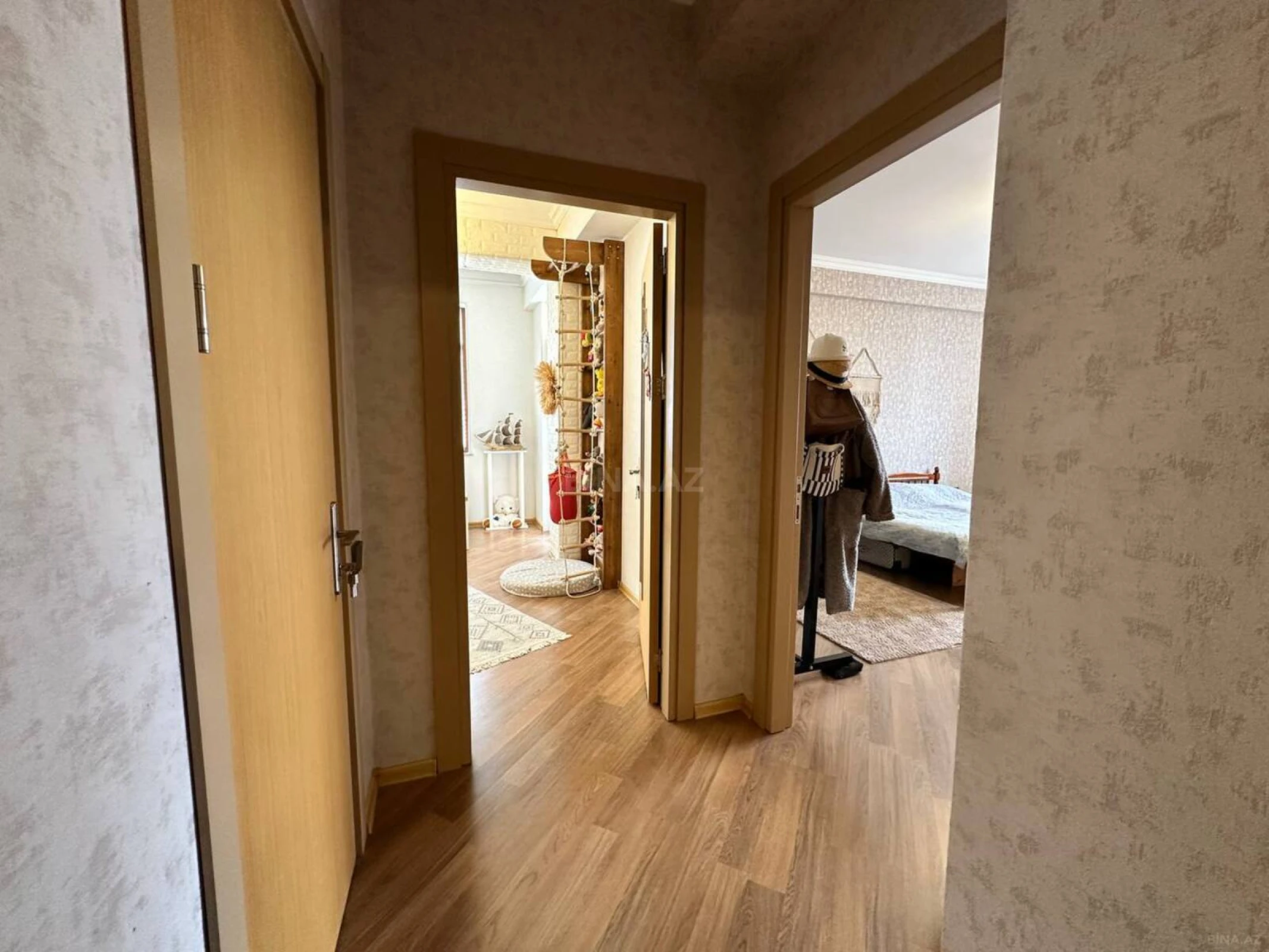 Satılır 3 otaqlı mənzil 117 m²