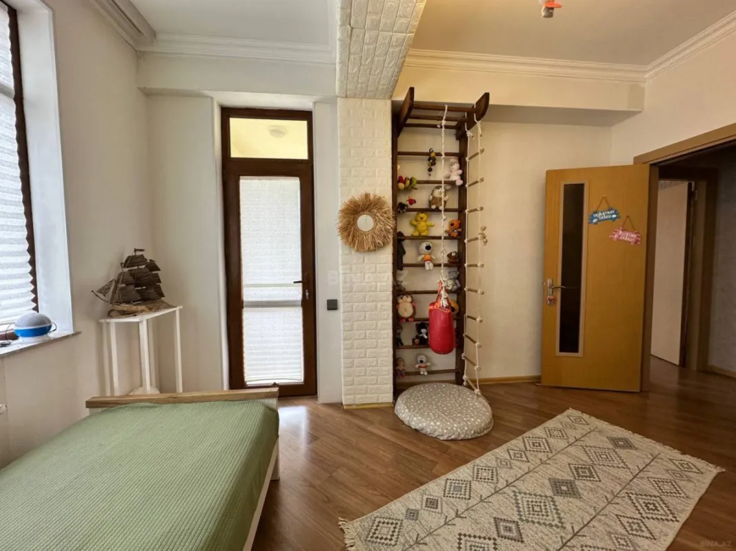 Satılır 3 otaqlı mənzil 117 m²