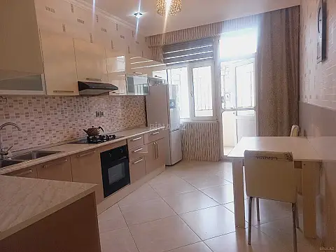 Kirayə verilir 3 otaqlı mənzil 96 m²