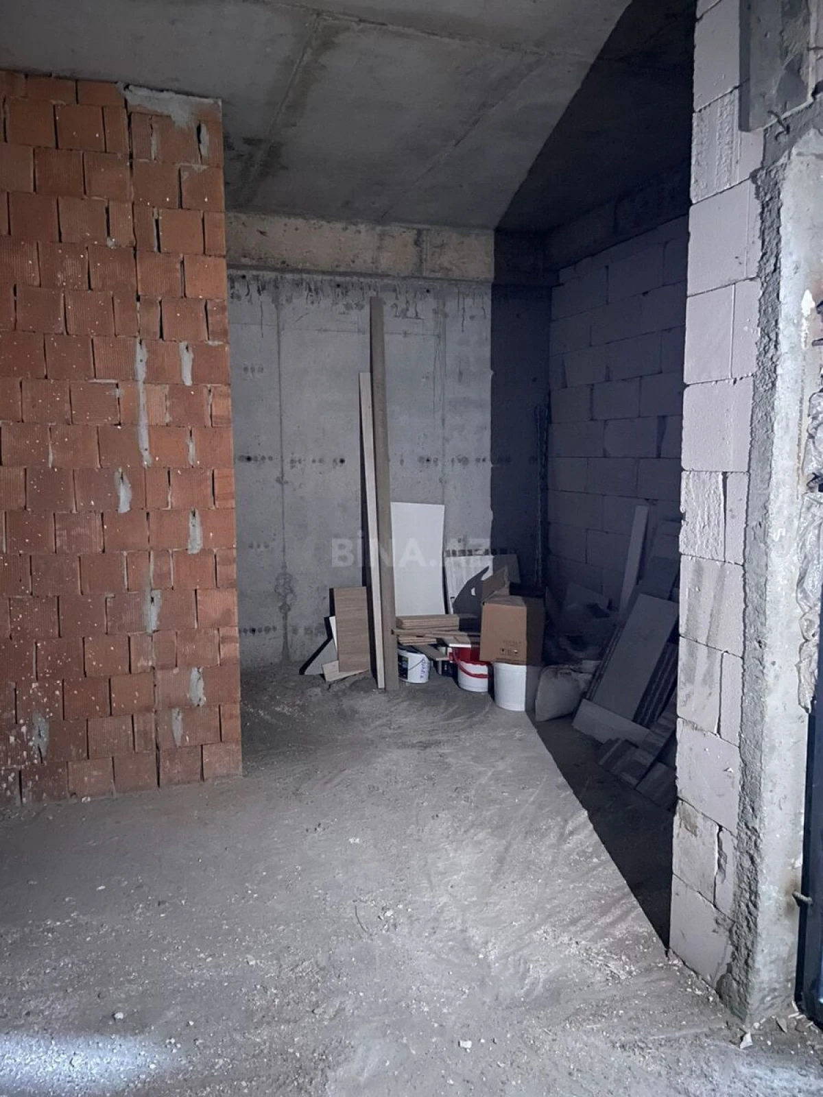 Satılır 1 otaqlı mənzil 66.4 m²