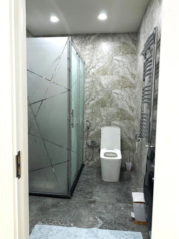 Satılır 3 otaqlı mənzil 138 m²