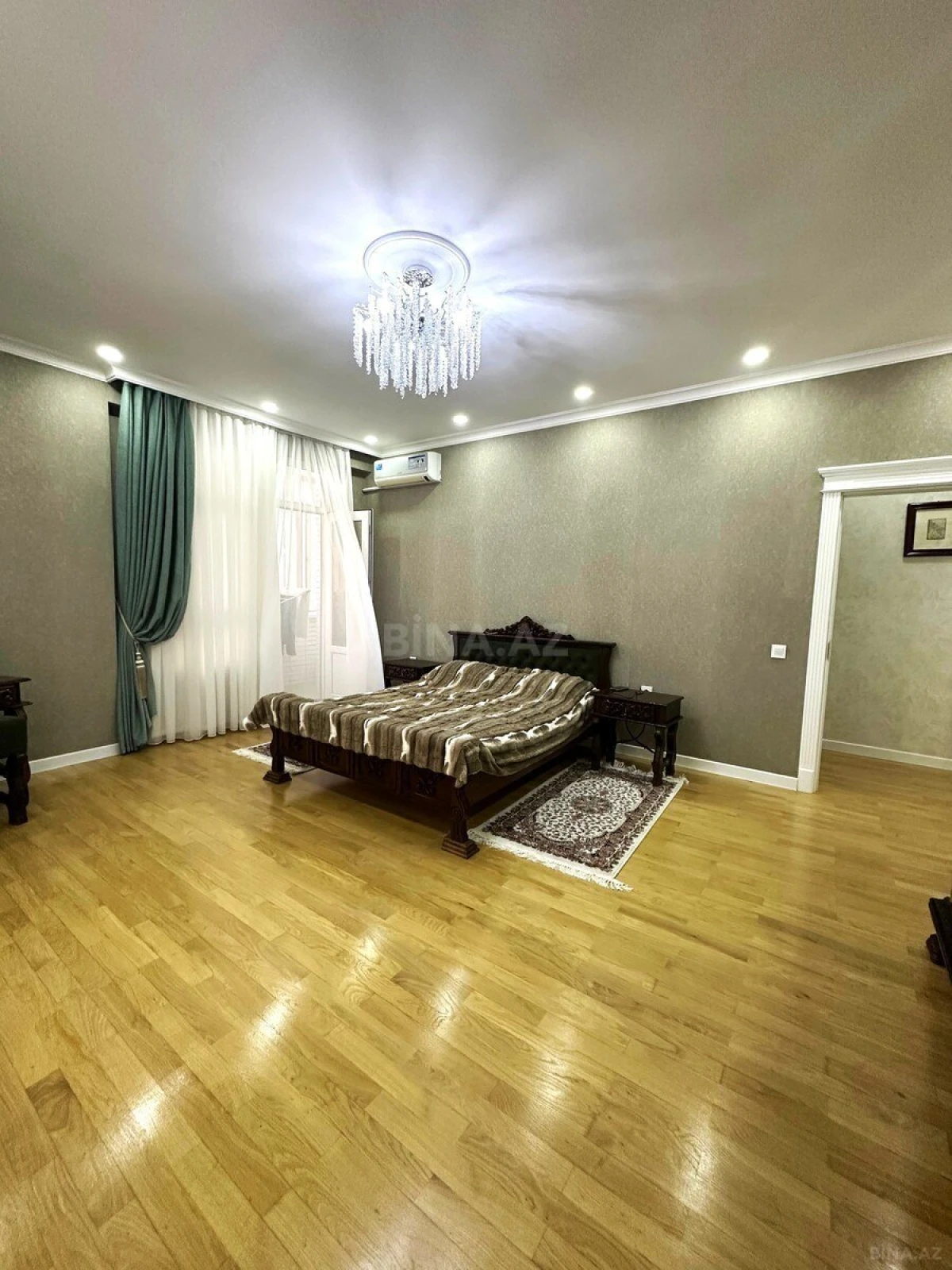 Satılır 3 otaqlı mənzil 138 m²