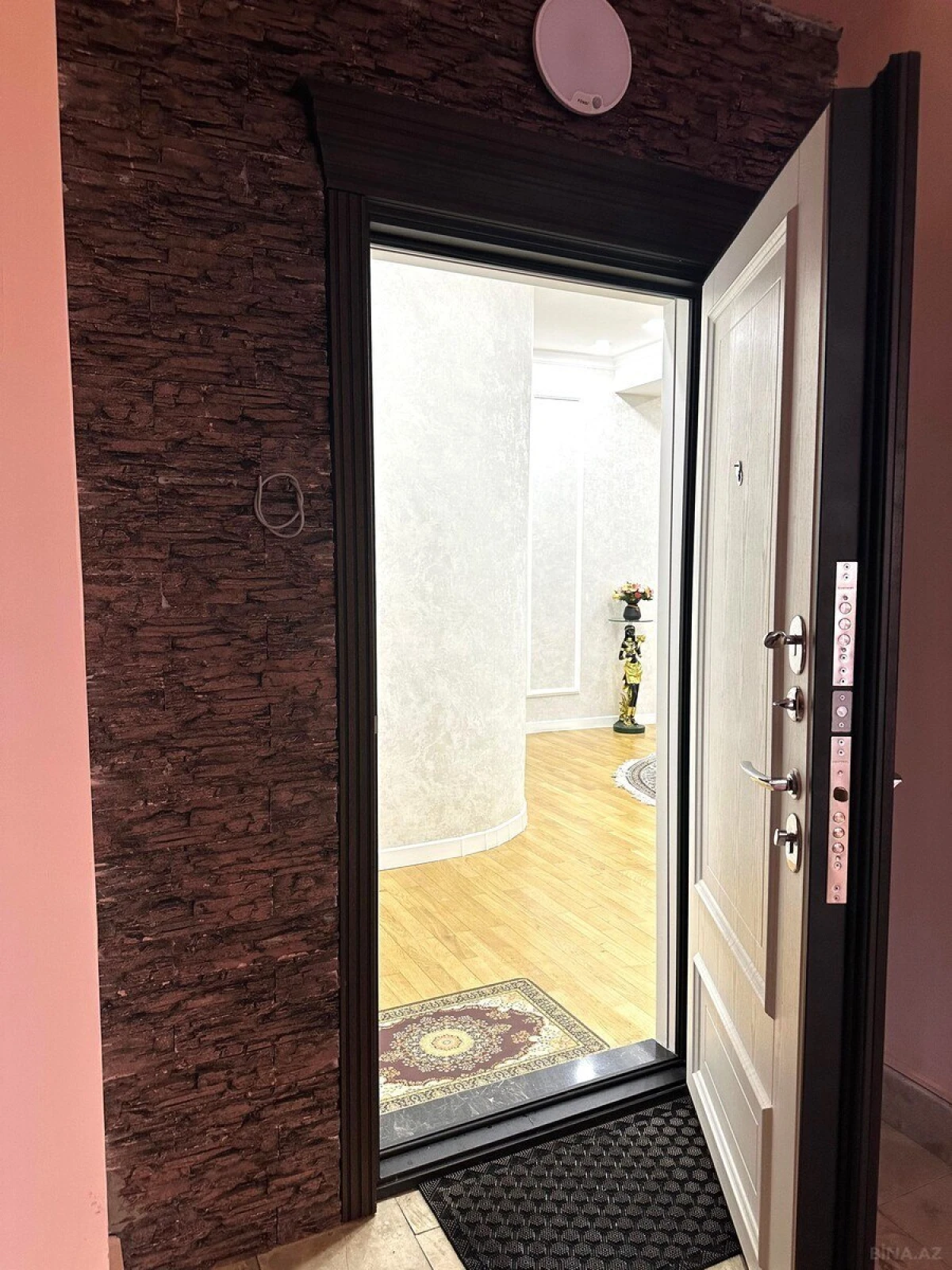 Satılır 3 otaqlı mənzil 138 m²