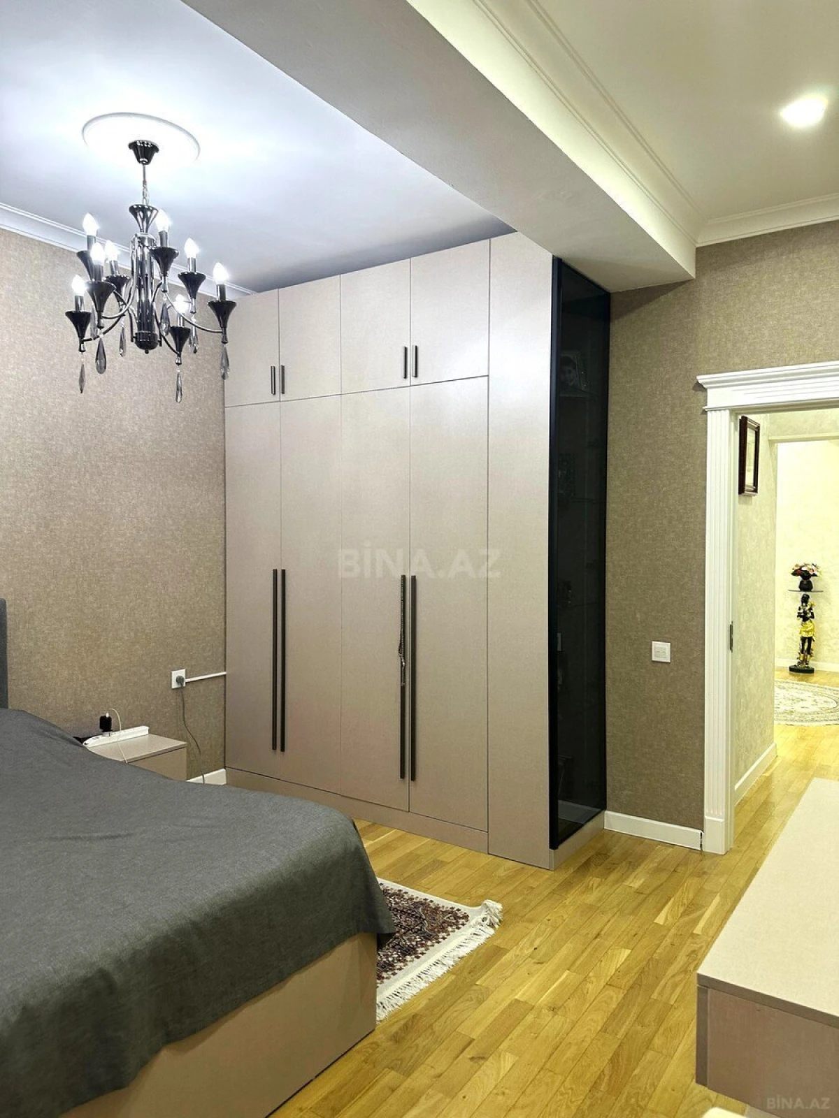 Satılır 3 otaqlı mənzil 138 m²
