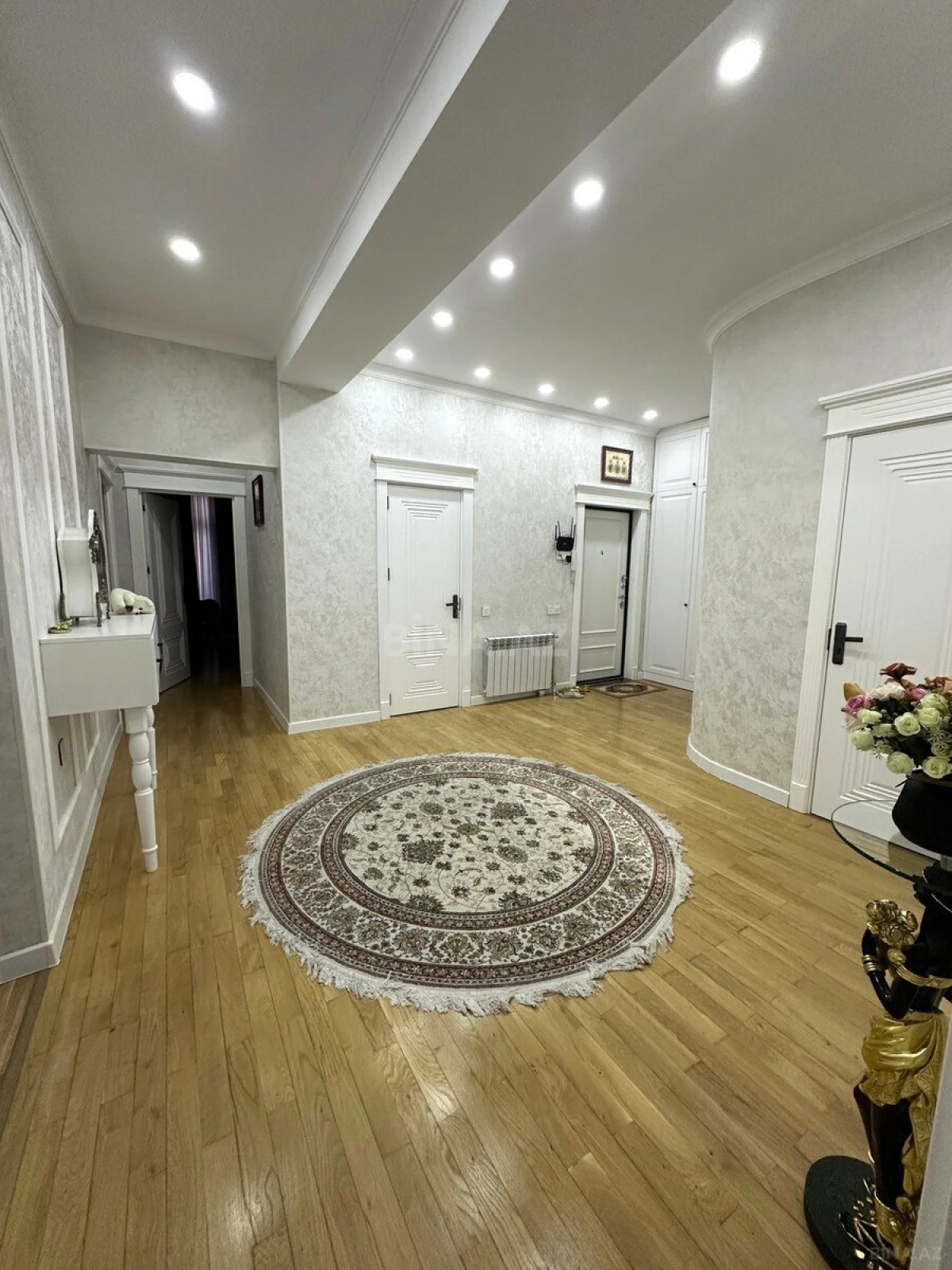 Satılır 3 otaqlı mənzil 138 m²