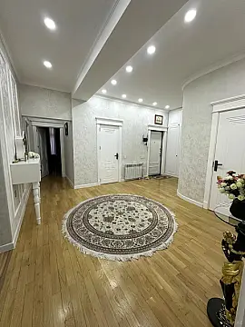 Satılır 3 otaqlı mənzil 138 m²