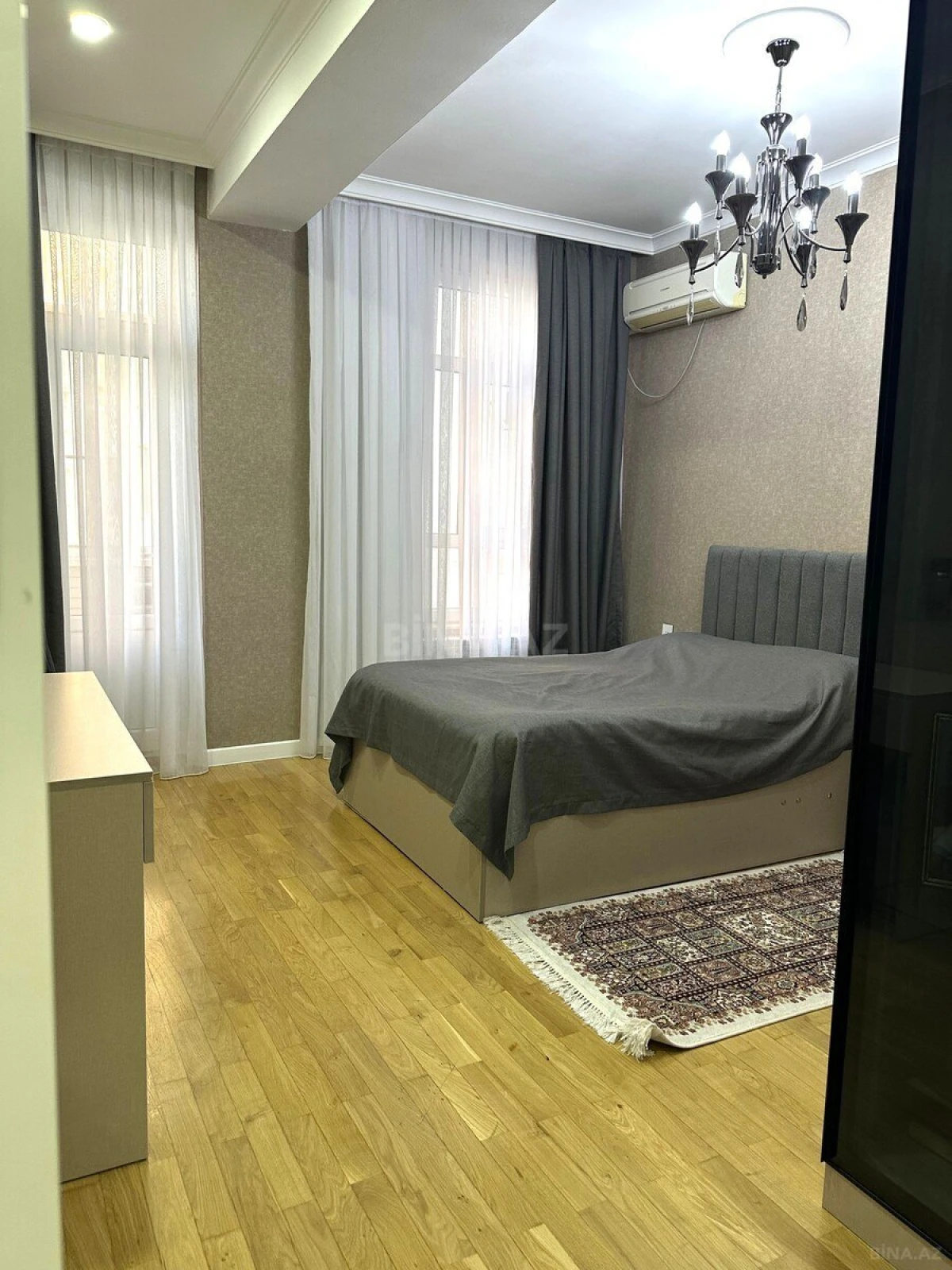 Satılır 3 otaqlı mənzil 138 m²