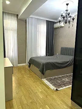 Satılır 3 otaqlı mənzil 138 m²