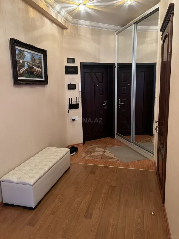 Satılır 3 otaqlı mənzil 107 m²